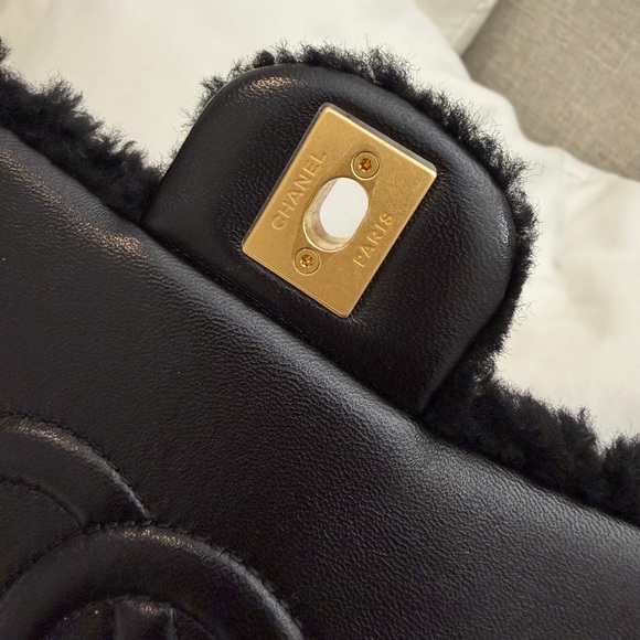 CHANEL Shearling Teddy Lambskin Black Medium Flap Bag - Picture 9 of 16